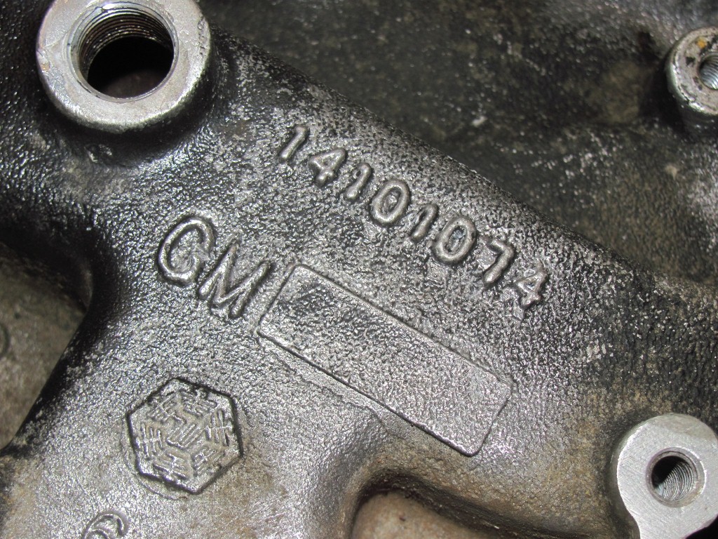 Chevy 305 350 V8 4 bbl Factory Aluminum Intake Manifold 14101074